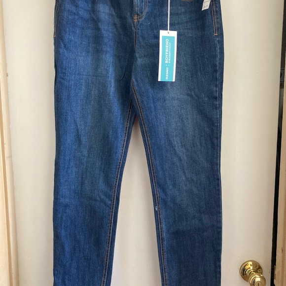 Old Navy Boyfriend Jeans NWT - Picture 3 of 10